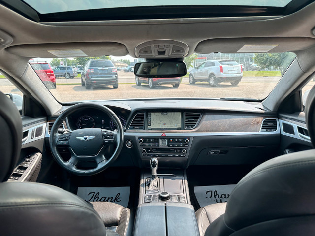2015 Hyundai Genesis sedan Ultimate Rear Wheel Drive dans Autos et camions  à Lethbridge - Image 2