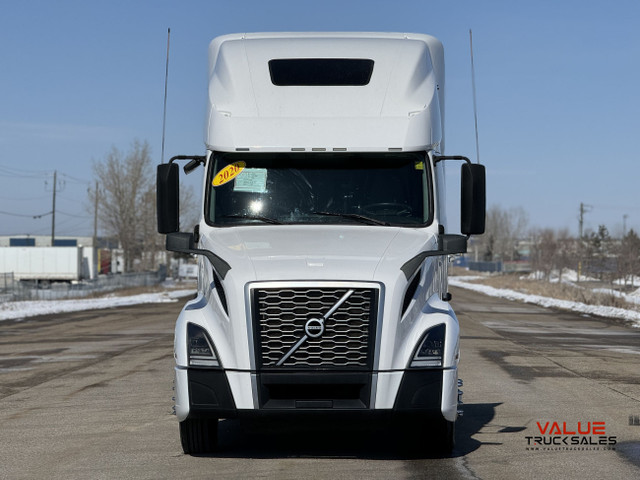 2020 Volvo VNL 760 Sleeper in Heavy Trucks in Calgary - Image 2
