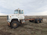 1988 Ford T/A Day Cab Cab & Chassis Truck L8000