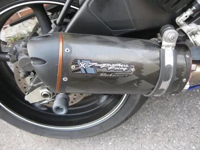 2012 Yamaha YZF-R6 in Street, Cruisers & Choppers in City of Toronto - Image 6
