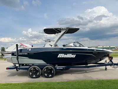 PRE-OWNED 2021 Malibu Wakesetter 23 LSV, Malibu Monsoon M5Di 5.3L with 107 Hours. Tandem Axle Malibu...