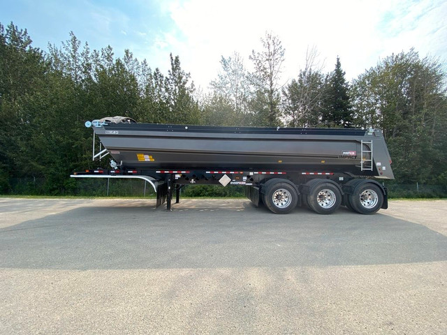  2024 Doepker TRIDEM END DUMP in Heavy Equipment in Edmonton - Image 2