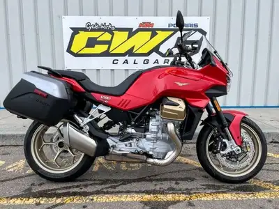ACCESSORIES! HARD SHELL LUGGAGE AND HEATED LOW SEAT MAKE FOR THE PERFECT SPORT TOURER! CALL/TEXT 403...