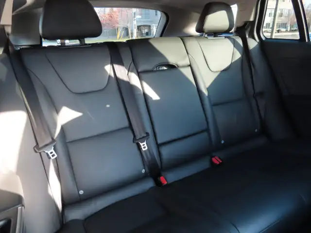 2016 Volvo V60 Cross Country T5 PREMIER PKG AWD - WAGON - LEATHE in Cars & Trucks in Oakville / Halton Region - Image 21