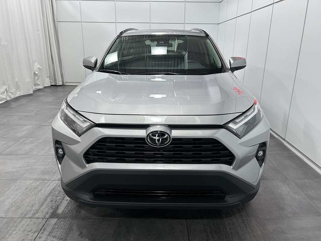 2022 Toyota RAV4 XLE PREMIUM AWD - INT. CUIR - MAGS - TOIT OUVRA in Cars & Trucks in Québec City - Image 2