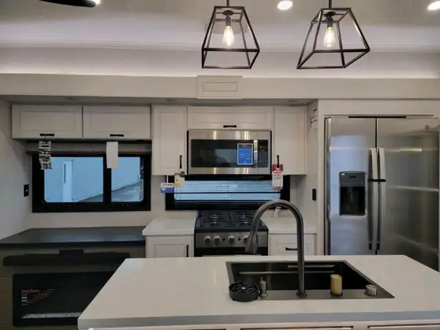 2025 JAYCO North Point 310RLTS in RVs & Motorhomes in Thetford Mines - Image 14