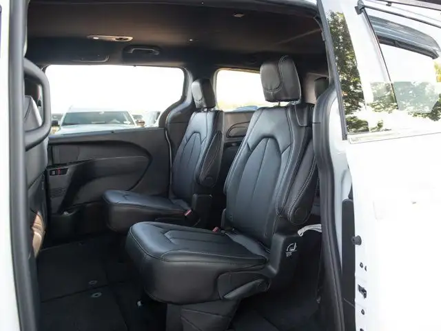 2025 Chrysler Grand Caravan SXT, Heated Leather, Lane Keep in Cars & Trucks in Calgary - Image 20