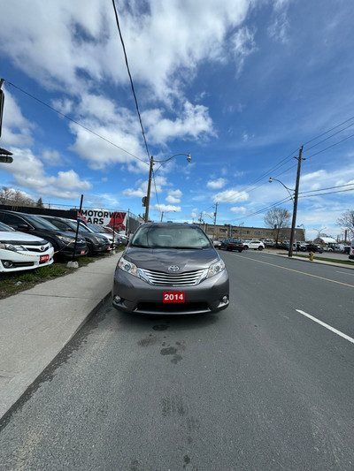 2014 Toyota Sienna XLE AWD w/ No accident | LEATHER | NAVIGATION