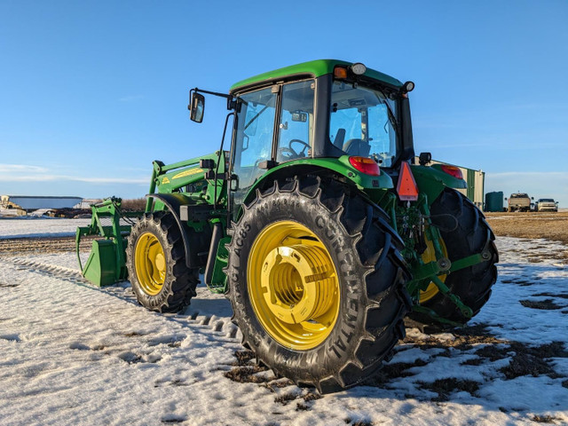 2010 John Deere Premium MFWD Loader Tractor 6430 in Farming Equipment in Regina - Image 3