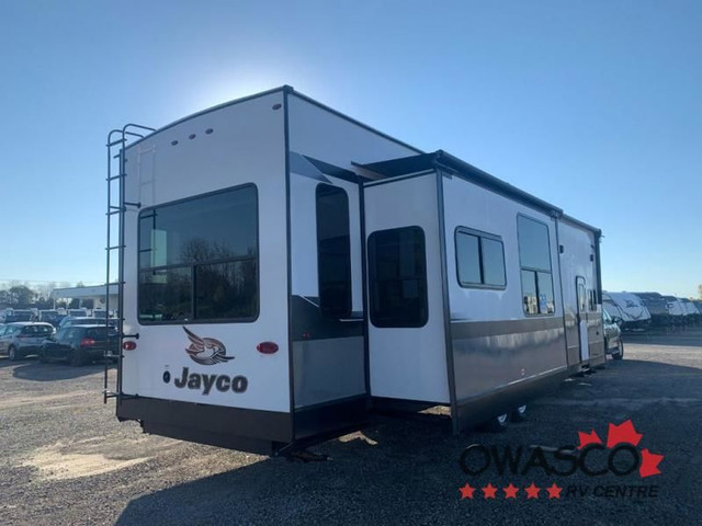 2023 Jayco Jay Flight Bungalow 40DLFT in Travel Trailers & Campers in Oshawa / Durham Region - Image 2