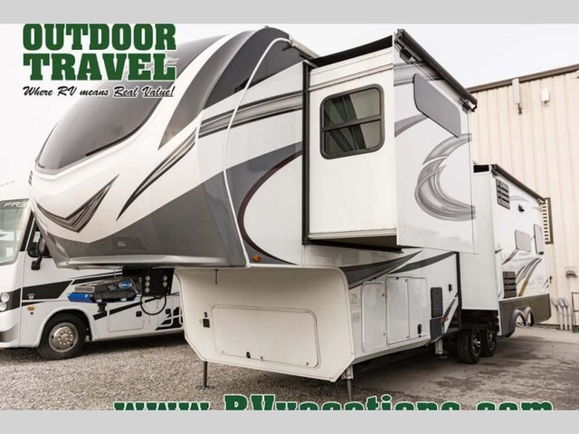 2023 Grand Design Solitude 310GK in Travel Trailers & Campers in Hamilton