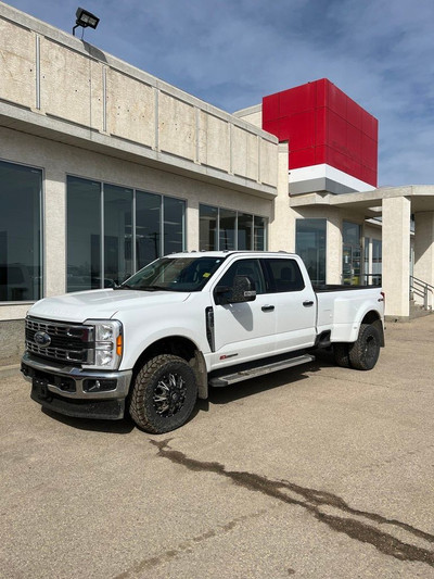  2023 Ford F-350 SUPER DUTY XLT DUALLY | HIGH OUTPUT 6.7L POWERS
