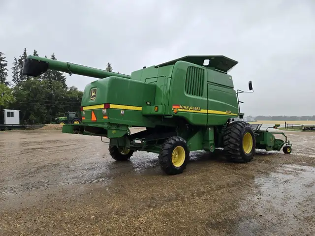 2000 John Deere Combine 9650 in Farming Equipment in Kamloops - Image 5