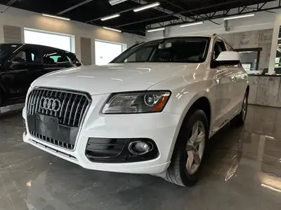 Audi Q5 2016. Ce SUV de luxe allie élégance et performance avec un design moderne et raffiné. Équipé...