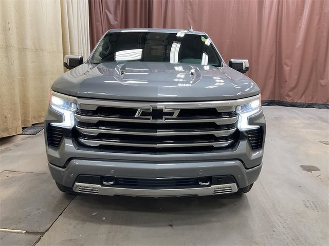 2023 Chevrolet Silverado 1500 High Country - Leather Seats in Cars & Trucks in Fort McMurray - Image 2