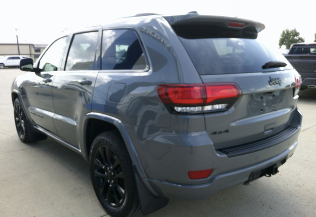 2021 Jeep Grand Cherokee Altitude 4WD/ HEATED SEATS/ SUNROOF/ TO in Cars & Trucks in Regina - Image 2