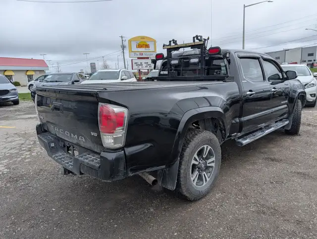2016 Toyota Tacoma LIMITED in Cars & Trucks in London - Image 7