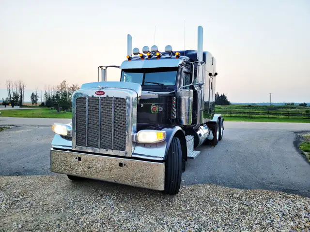 Peterbilt 389 Tandem Tractor Truck in Heavy Trucks in Red Deer - Image 3