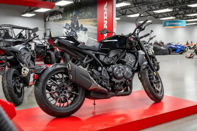 2024 HONDA CB1000R ABS in Sport Bikes in Longueuil / South Shore - Image 3