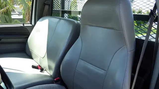 2006 Ford F650 16 Foot Flat Deck in Cars & Trucks in Delta/Surrey/Langley - Image 36