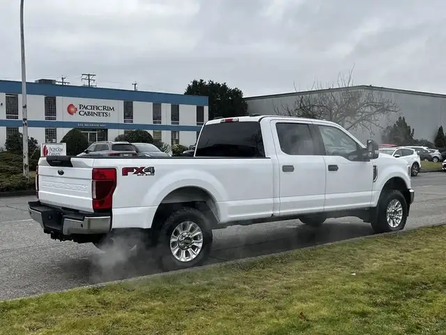 2020 Ford F-350 SD XLT Crew Cab 4WD in Cars & Trucks in Richmond - Image 11