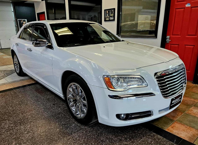 2012 Chrysler 300C No Accidents/Full Sunroof/Navigation in Cars & Trucks in City of Toronto - Image 4