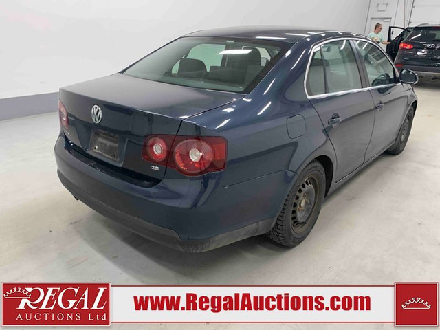 2009 VOLKSWAGEN JETTA in Cars & Trucks in Calgary - Image 4