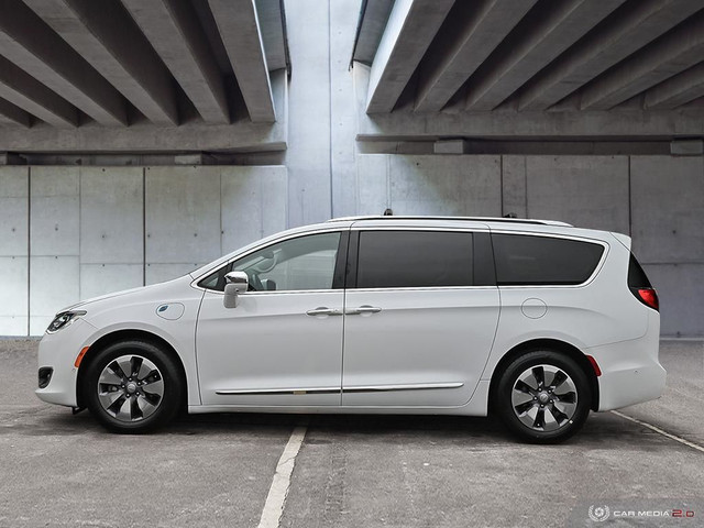 2019 Chrysler Pacifica Hybrid Limited in Cars & Trucks in St. Catharines - Image 3