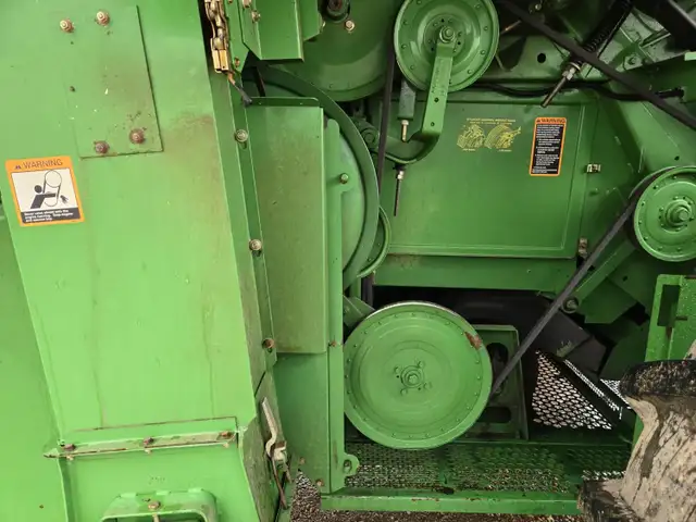2000 John Deere Combine 9650 in Farming Equipment in Kamloops - Image 22