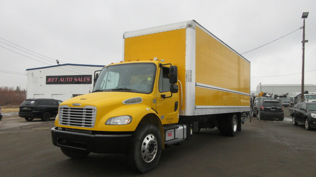 2019 FREIGHTLINER M2 106 24 FT CUBE TRUCK WITH LIFT GATE in Cars & Trucks in Edmonton - Image 2
