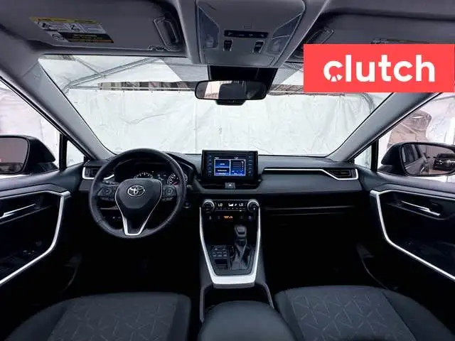 2022 Toyota RAV4 XLE AWD w/ Apple CarPlay, Heated Front Seats, R dans Autos et camions dans Ville de Toronto - Image 14