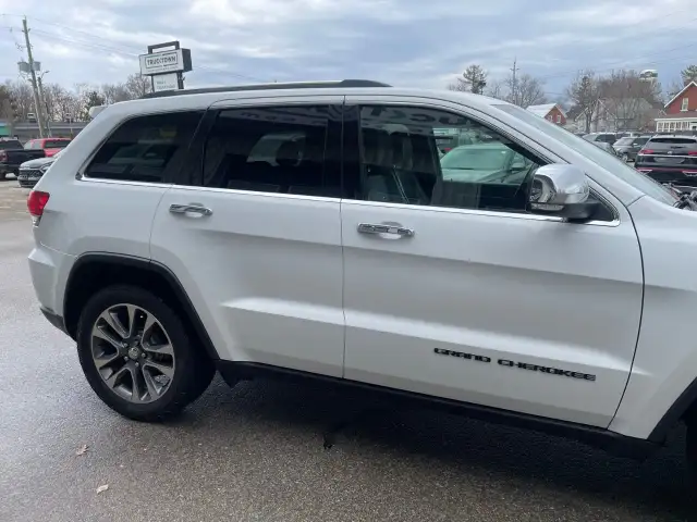 2018 Jeep Grand Cherokee in Cars & Trucks in Ottawa - Image 6