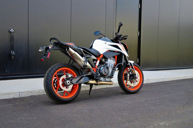 2021 KTM 890 DUKE R in Sport Bikes in Shawinigan - Image 3