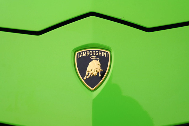 2022 Lamborghini URUS PEARL CAPSULE EDITION FULL FRONT END PPF P in Cars & Trucks in Mississauga / Peel Region - Image 4