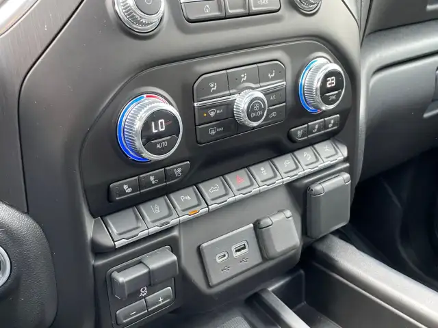 2023 GMC Sierra 2500HD in Cars & Trucks in Oakville / Halton Region - Image 24