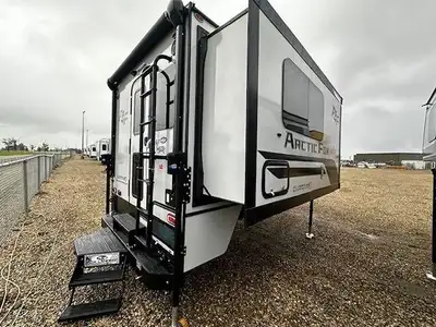 Optional Equipment: CSA, 32" TV, Fox Landing, 2500W Onan Generator, Swing Out Brackets, 11K BTU Cole...