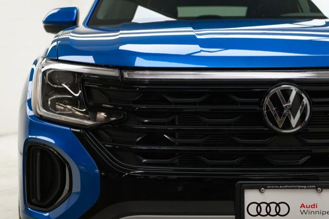 2024 Volkswagen Atlas Cross Sport Highline | Leather | Sunroof in Cars & Trucks in Winnipeg - Image 3