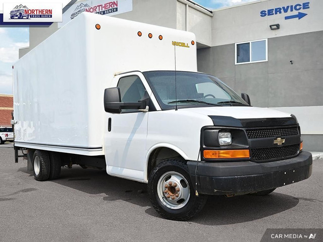 2015 Chevrolet Express Cutaway 3500 1WT CUBE VAN / BOX TRUCK... in Cars & Trucks in Edmonton - Image 4