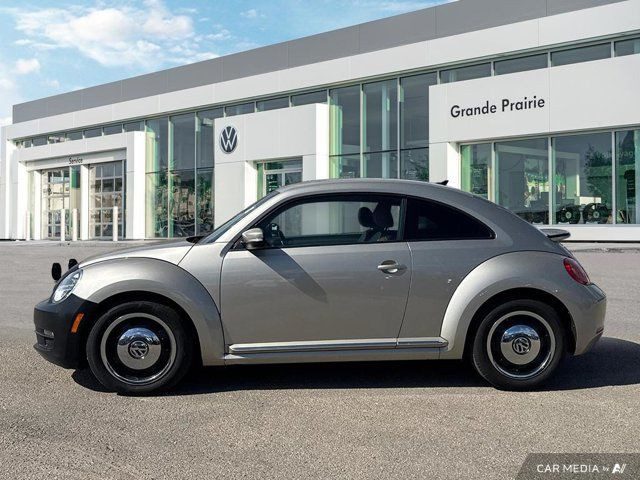 2016 Volkswagen Beetle Coupe Classic | Low KM | Navigation in Cars & Trucks in Grande Prairie - Image 2