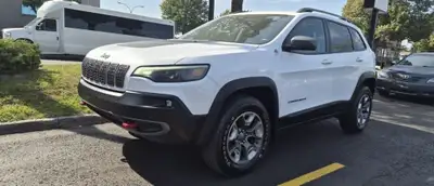 Très propre, modèle Trailhawk Elite, cuir, pneus presque neufs, toit panoramique, sièges électriques...