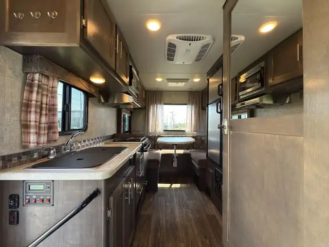 2018 Adventurer 19RD Motorisé classe C 2018 ALP Adventurer 19RD in RVs & Motorhomes in Lanaudière - Image 10