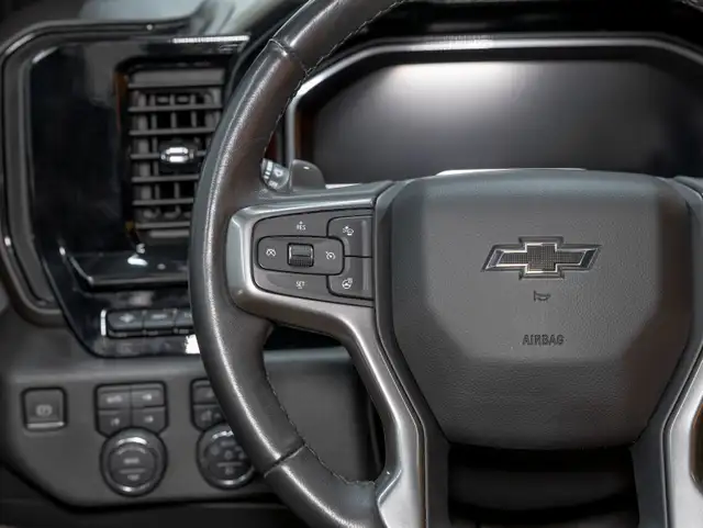 2023 Chevrolet Silverado 1500 ZR2 CREW 4X4 V8 *TOIT* NAV CUIR SI in Cars & Trucks in Laurentides - Image 16