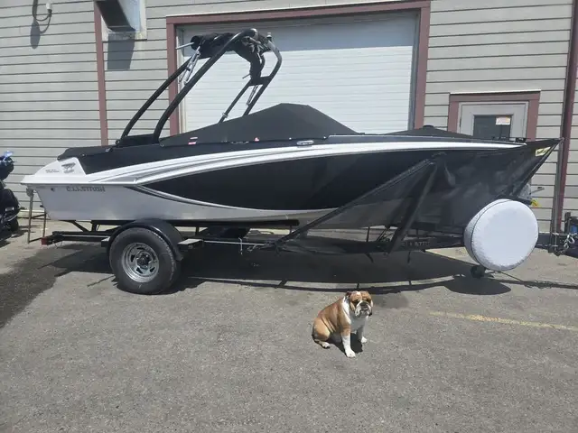 2014 Glastron 185 GLS FINANCING AVAILABLE in Powerboats & Motorboats in Saskatoon - Image 2