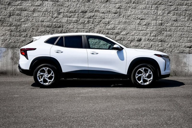 2024 Chevrolet Trax LS • HEATED SEATS • APPLE CARPLAY • ANDROID  in Cars & Trucks in Cornwall - Image 2