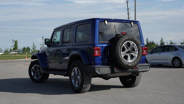 2019 Jeep Wrangler Unlimited Sahara 4x4 | Leather in Cars & Trucks in Guelph - Image 4