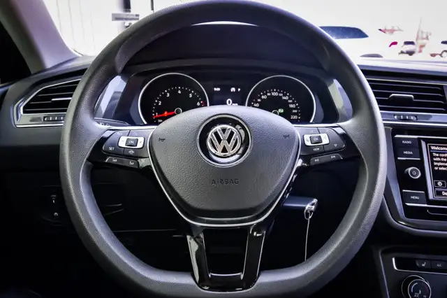 2021 Volkswagen Tiguan Trendline 4MOTION • HEATED SEATS • CP/AA dans Autos et camions dans Ottawa - Image 17