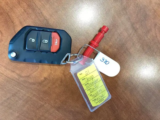 2021 Jeep Wrangler 4xe UNLIMITED SAHARA 4XE| LEATHER, NAVIGATION in Cars & Trucks in Oakville / Halton Region - Image 25