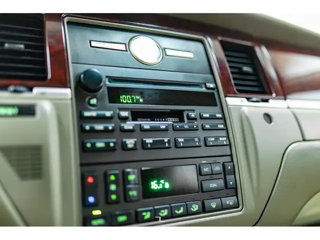 2005 Lincoln Town Car Leather Heated Seats in Cars & Trucks in Grande Prairie - Image 18