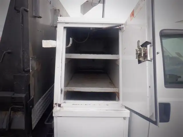 2008 ford F-550 Dump Box 2WD in Heavy Trucks in Richmond - Image 35