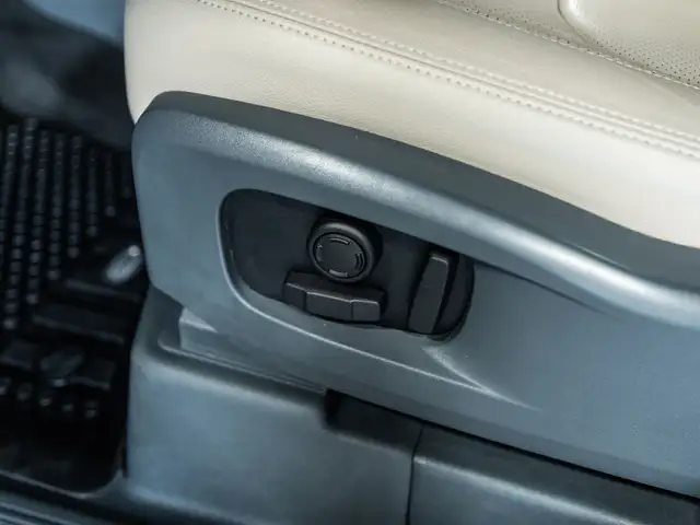 2023 Land Rover Defender 110 SE/PANO/360 CAM/MERIDIAN/CARPLAY/CL in Cars & Trucks in Mississauga / Peel Region - Image 13